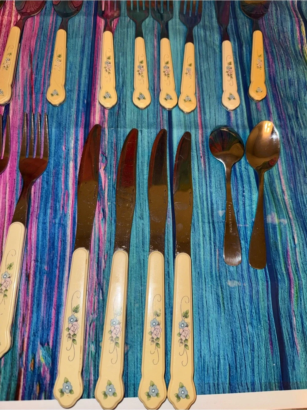 Pfaltzgraff Tea Rose Flatware Stainless Plastic Handle 22 Piece Set See Pics